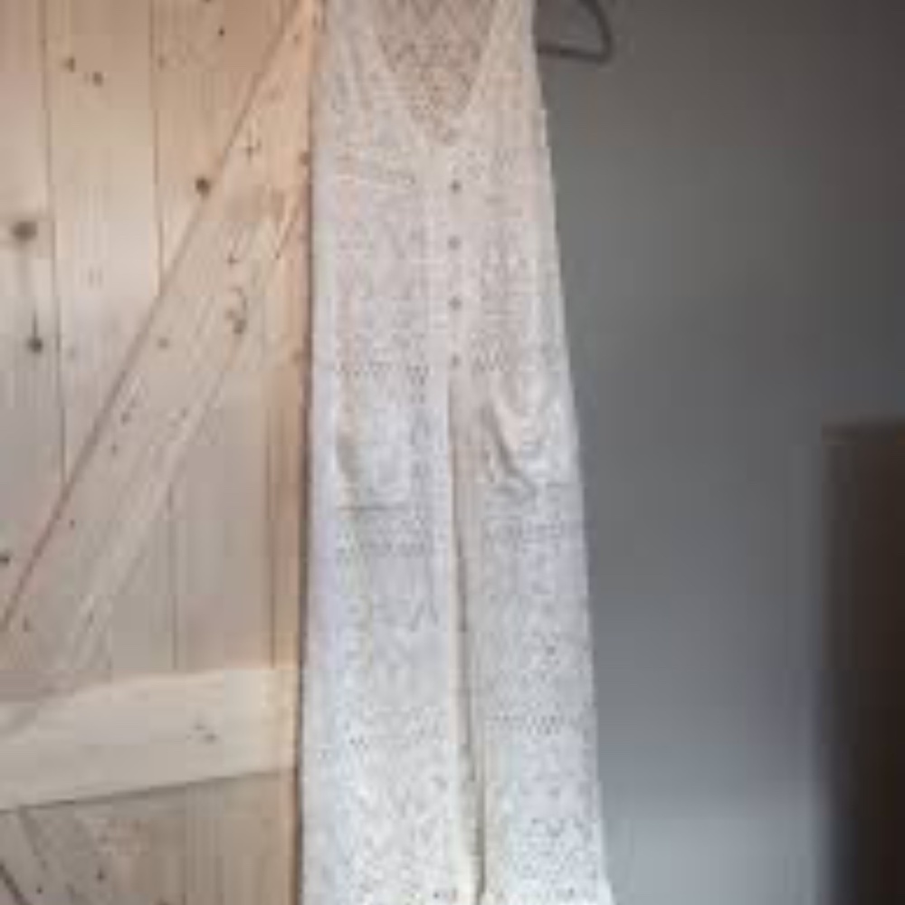 Elegant White Lace Vest - image 1